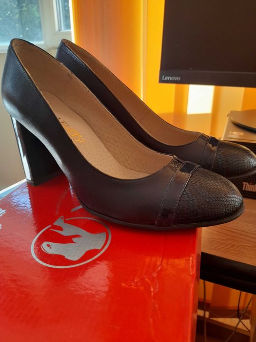 Pantofi dama noi, piele naturala, marimea 37, culoare bleumarin