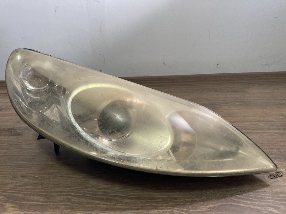 Десен фар за Peugeot 407 / Пежо 407 2005г