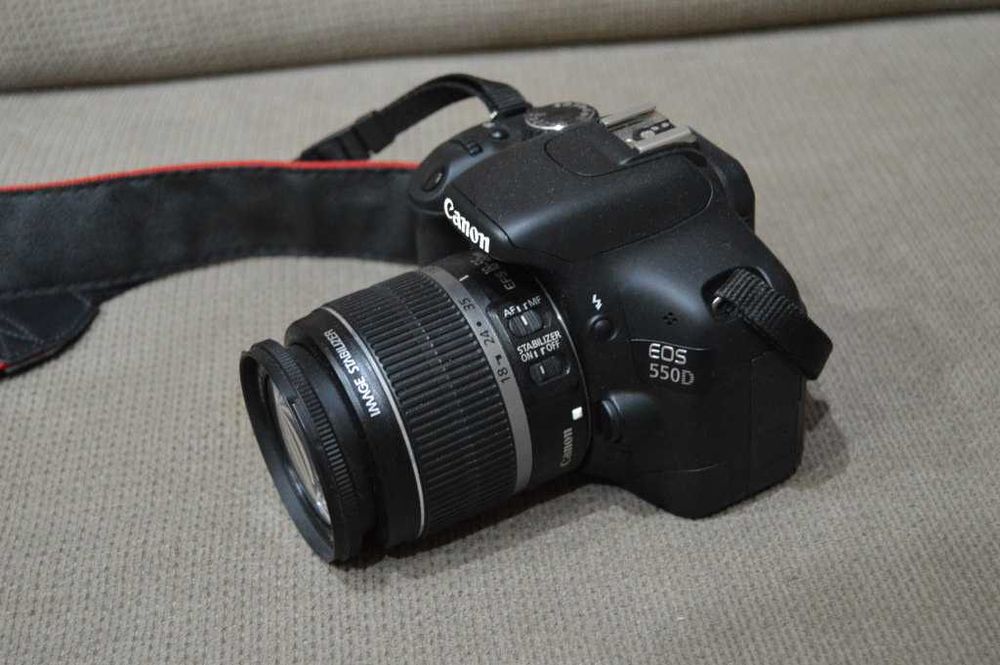 Kit Canon EOS 550D + Obiectiv 18-55mm IS + Card 8gb | Doar 3242 Declanșări!