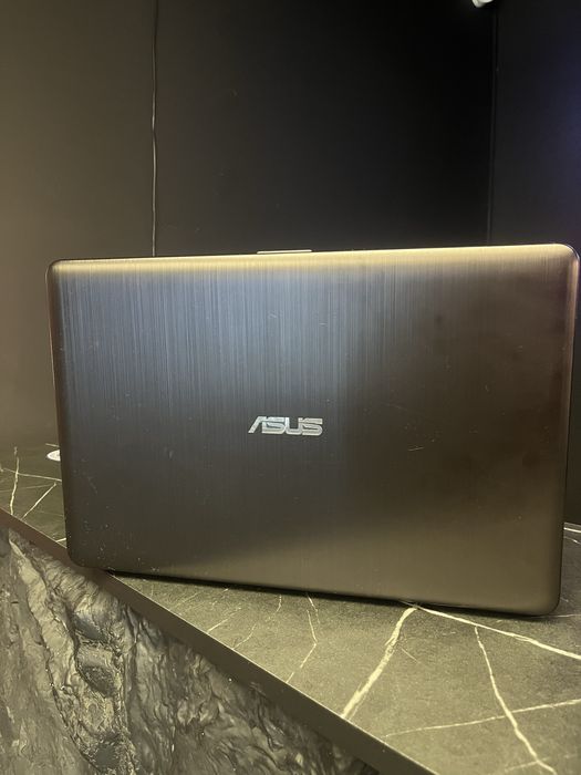 Продам Ноутбук - оффисный хороший