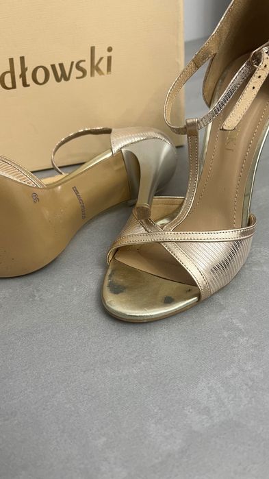 Продам босоножки