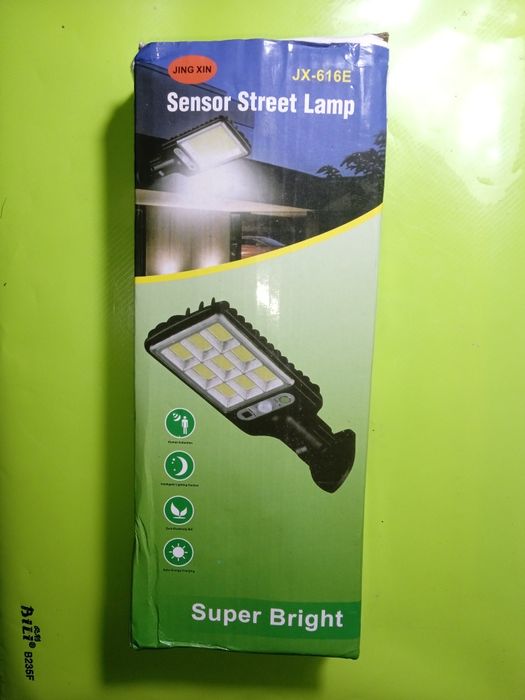 Соларна улична лед лампа с датчик за движение