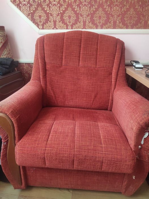 Отдам кресло и журнальный стол срочно, доставки нет