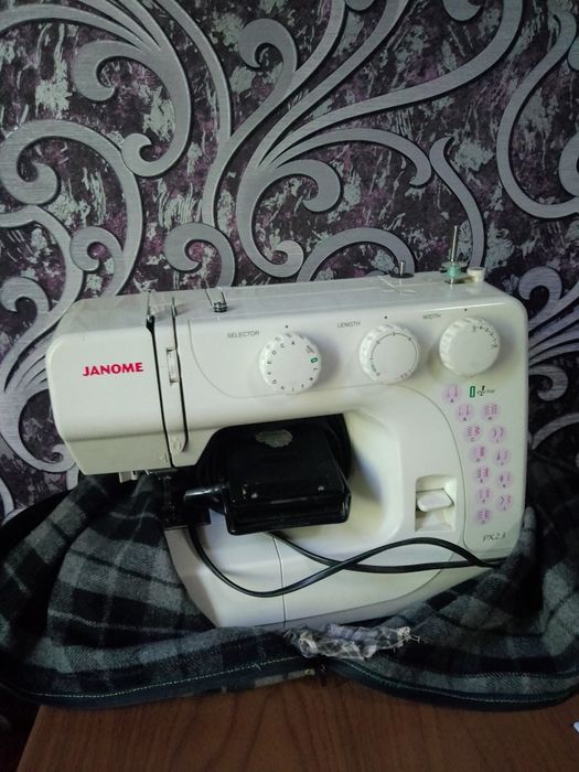 Продам швейную машинку