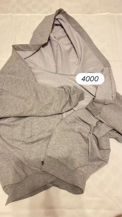 Продам женскую одеджу