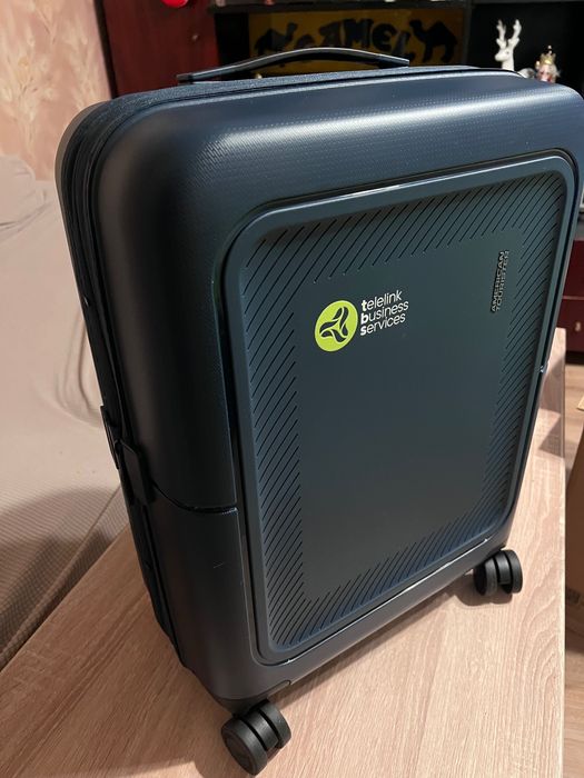 Куфар American Tourister DashPop Спинер 55см. с разширение Тъмно Син