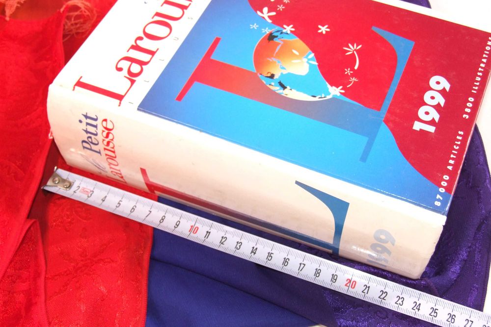 Dictionar LE PETIT LAROUSSE ILLUSTRE color, 1786 pagini, 2,5 Kg, foarte complex, NOU