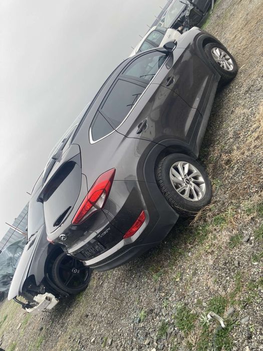 Hyundai Tucson само На части