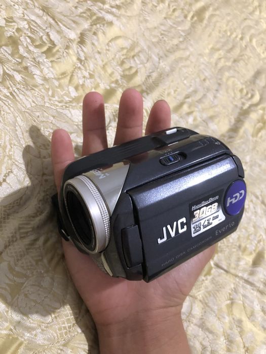 продам видео камеру
