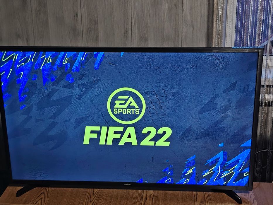 Продам Xbox one FIFA22 в комплекте