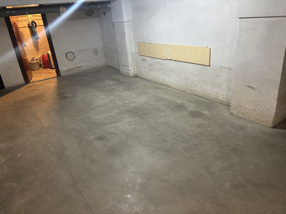 Garaj si boxa la subsol