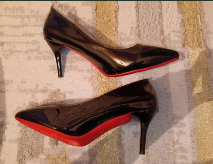 Продам элегантные туфли