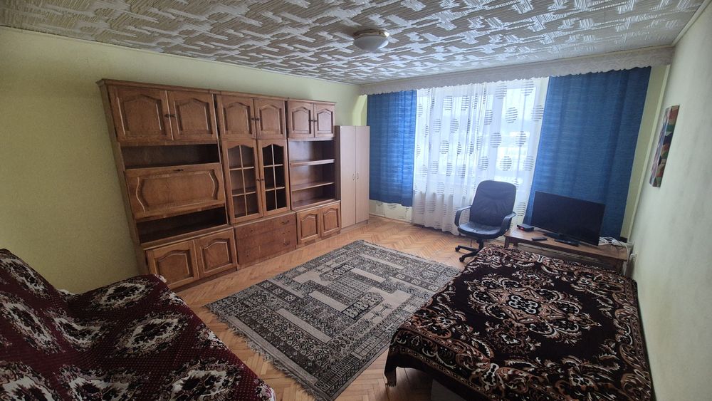 Închiriez camera
