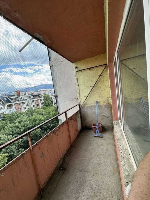 Двустаен апартамент в кв Лагера