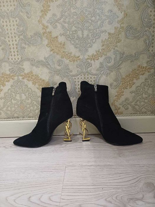 Сапожки женские в ассортименте