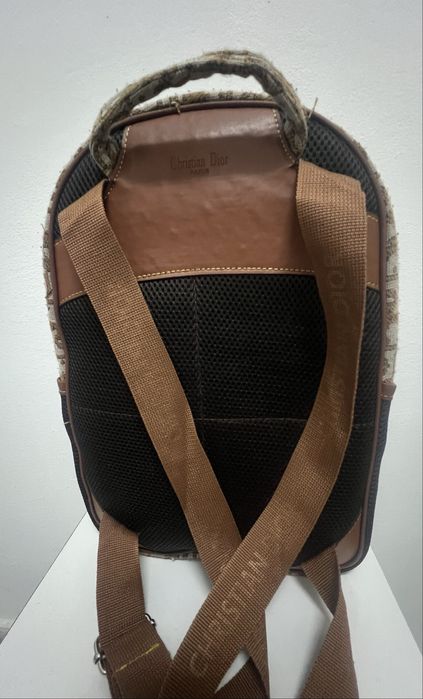 Ruksak in nuante de maro brodat cu auriu