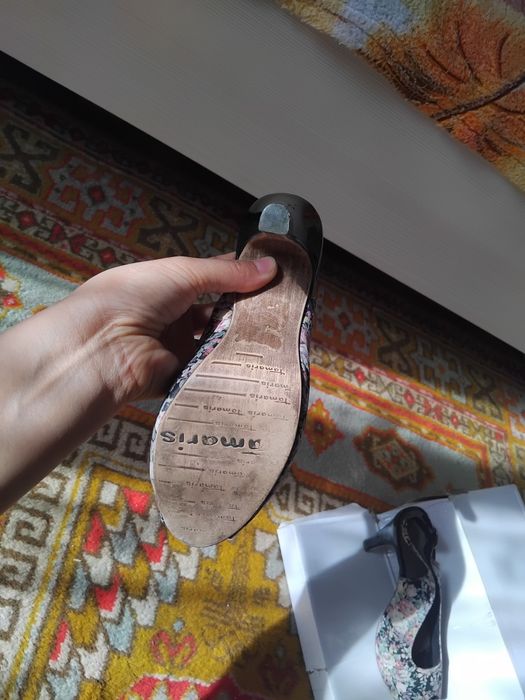 Продам босоножки