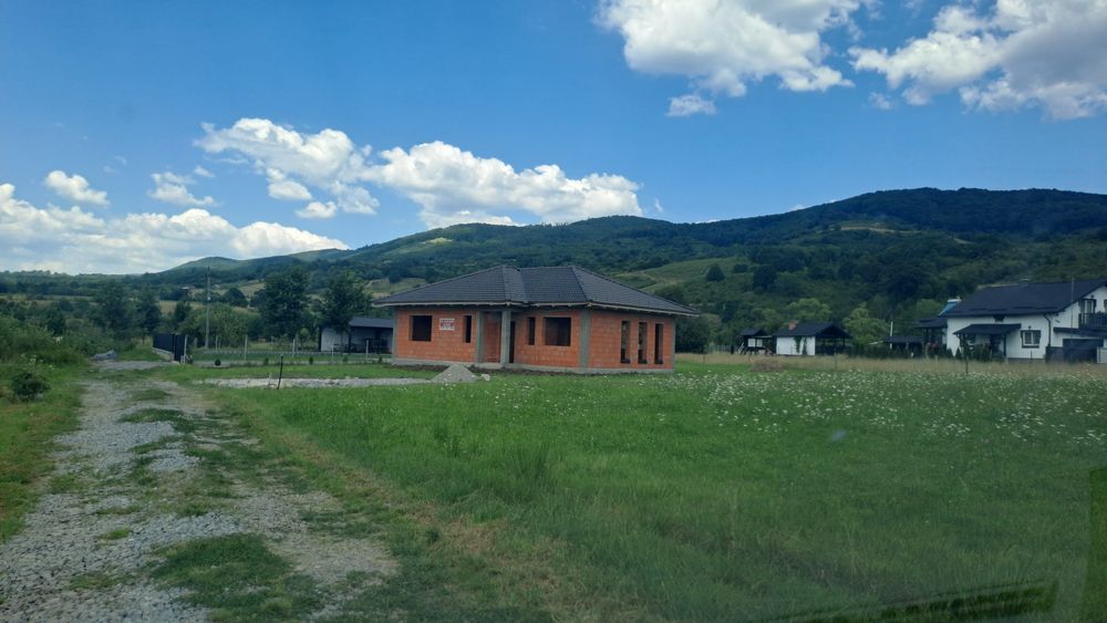 De vanzare casa la rosu