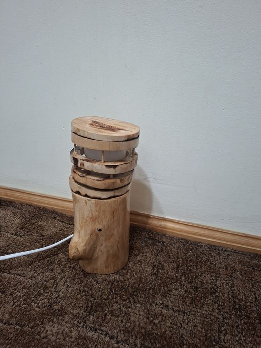 Lampă din lemn de fag