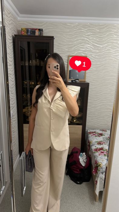 Продам женский шикарный костюм