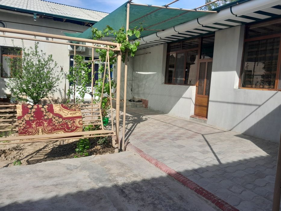 Hovli sotiladi narxi kelishiladi