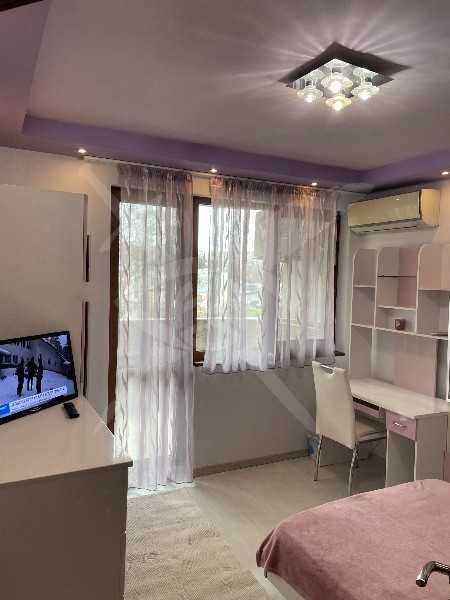 Тристаен - Център