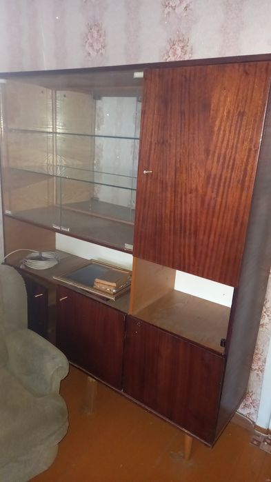 Продаю шкаф сервант