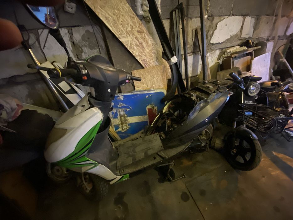 Продам 2 Мопеда 1 на ходу,2 нет искры, цену предлогайте