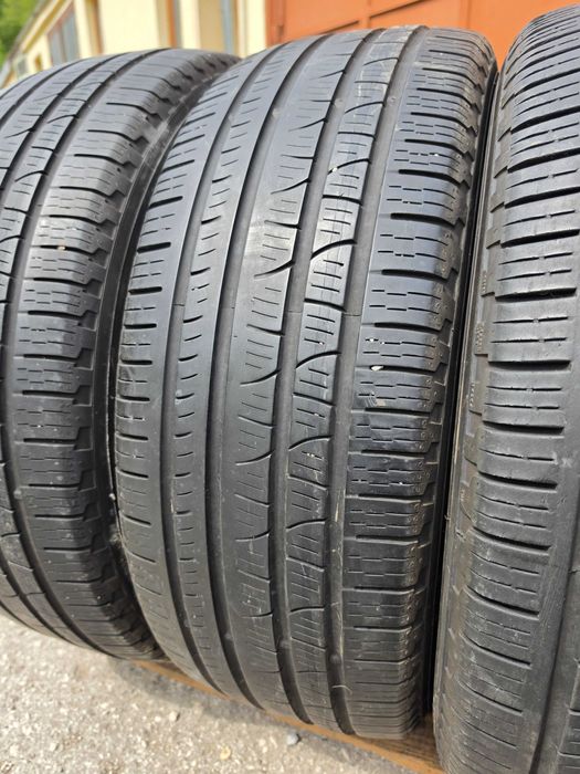 4 бр. всесезонни гуми 235/65/17 Pirelli 5-6 mm DOT 0420/1319