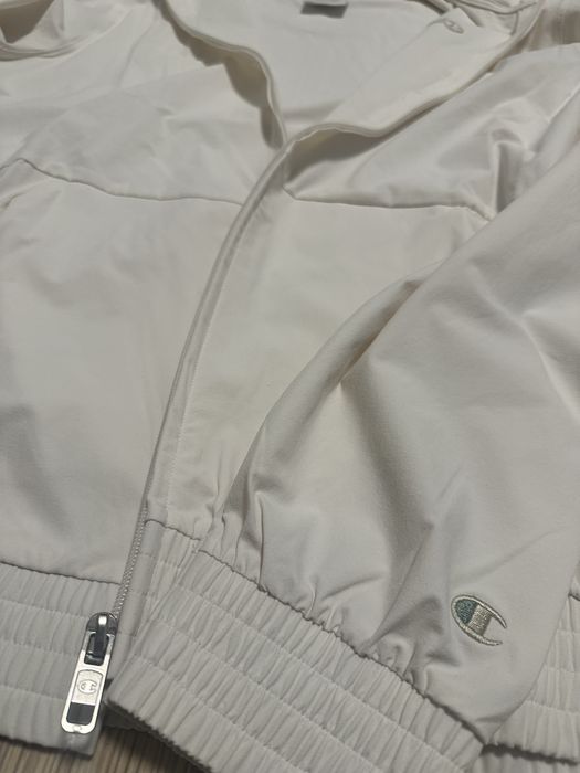 Ветровка на Champion.