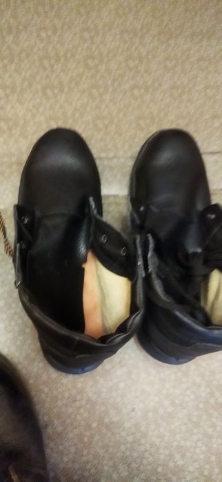 Продам ботинки новые