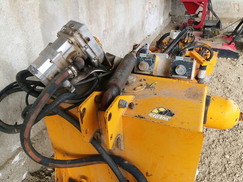 Машина за раздрусване,брулене,бране на овощни дървета