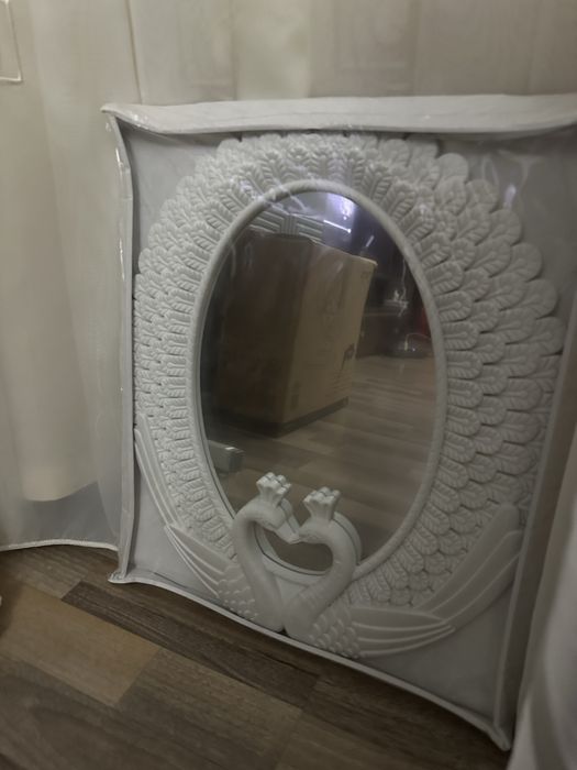 Oglinda mire si mireasa