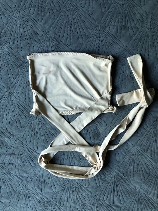 Бежов къс топ с дълги презрамки