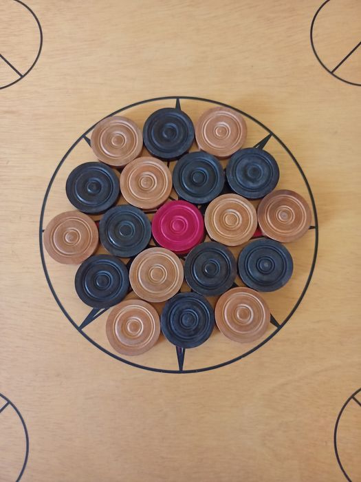 Carrom - билярдна игра