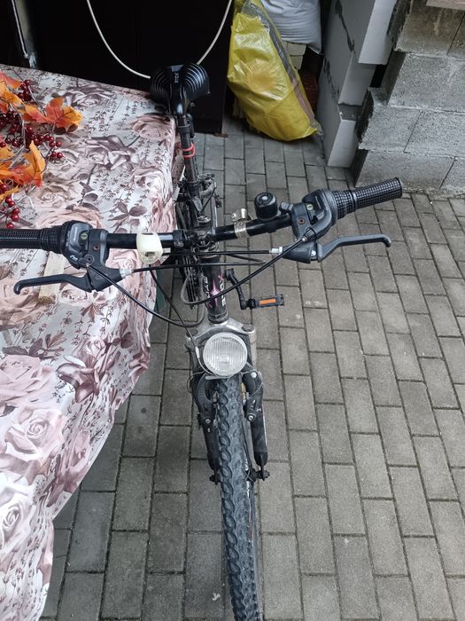 Продавам  2 бр колела