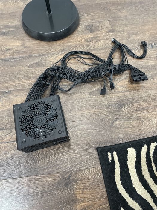 Блок питания 750 w Corsair rm750e