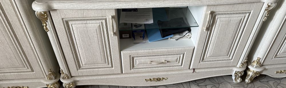 Проадется шкаф купили недавно