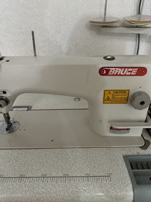 Продам швейную машинку