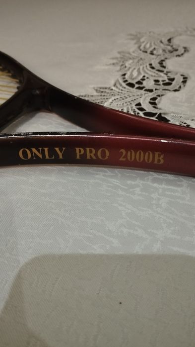 Теннисная ракетка