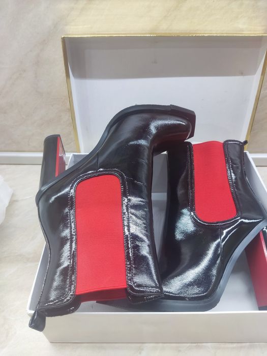 Елегантни дамски боти