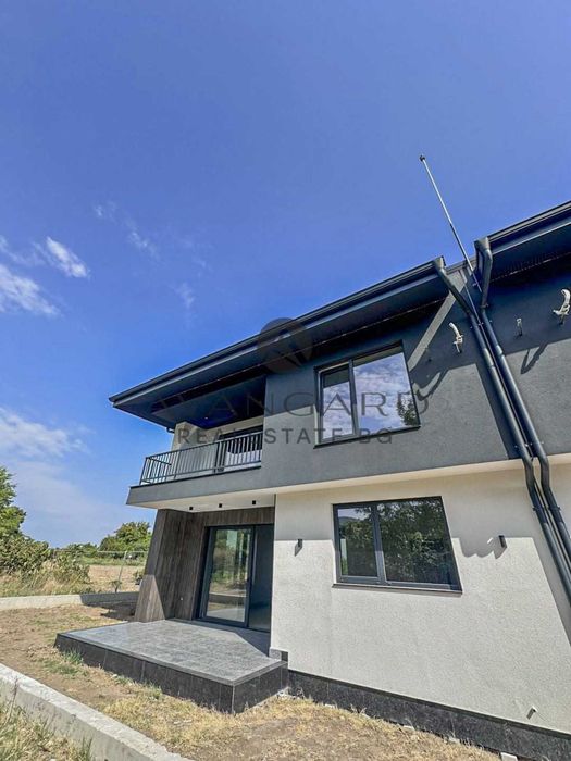 Продава се Къща в с. Марково, Област Пловдив - 212 кв.м за 1392 €/кв.м - Снимка #1
