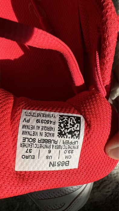 Кроссовки женские