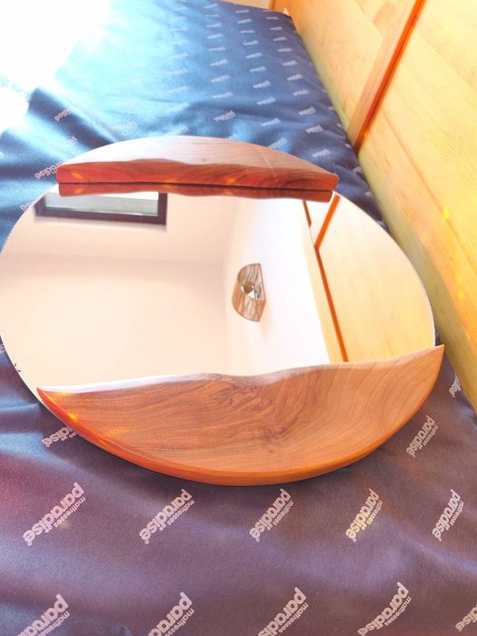 Дизайнерско ново огледало