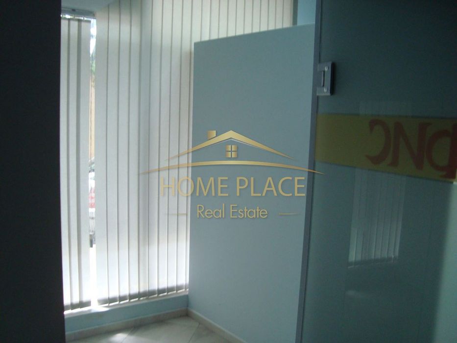 Търговско помещение с обща площ от 90м2 на партерен етаж.