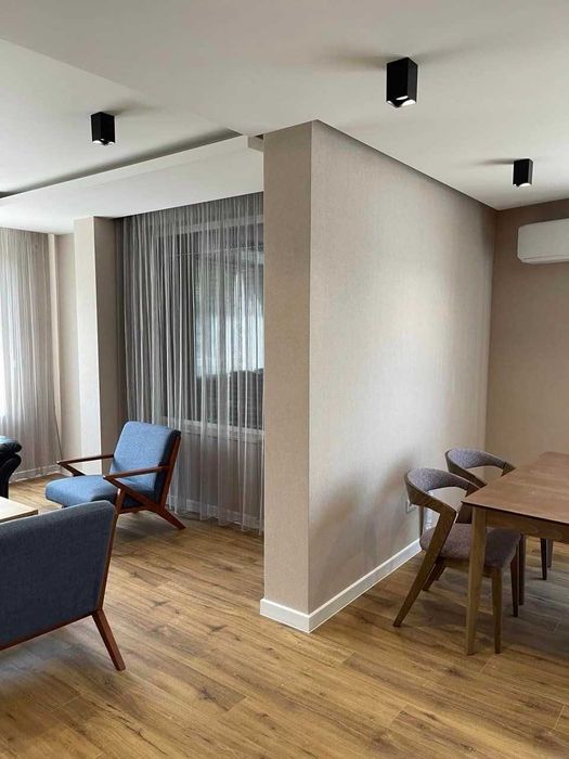 Дава се под наем Тристаен апартамент в София, Студентски град - 125 кв.м за 950 € - Снимка #1