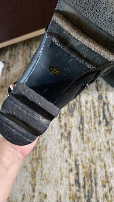 Продам куртки и обувь