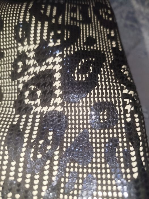 Перчатки очень красивые .