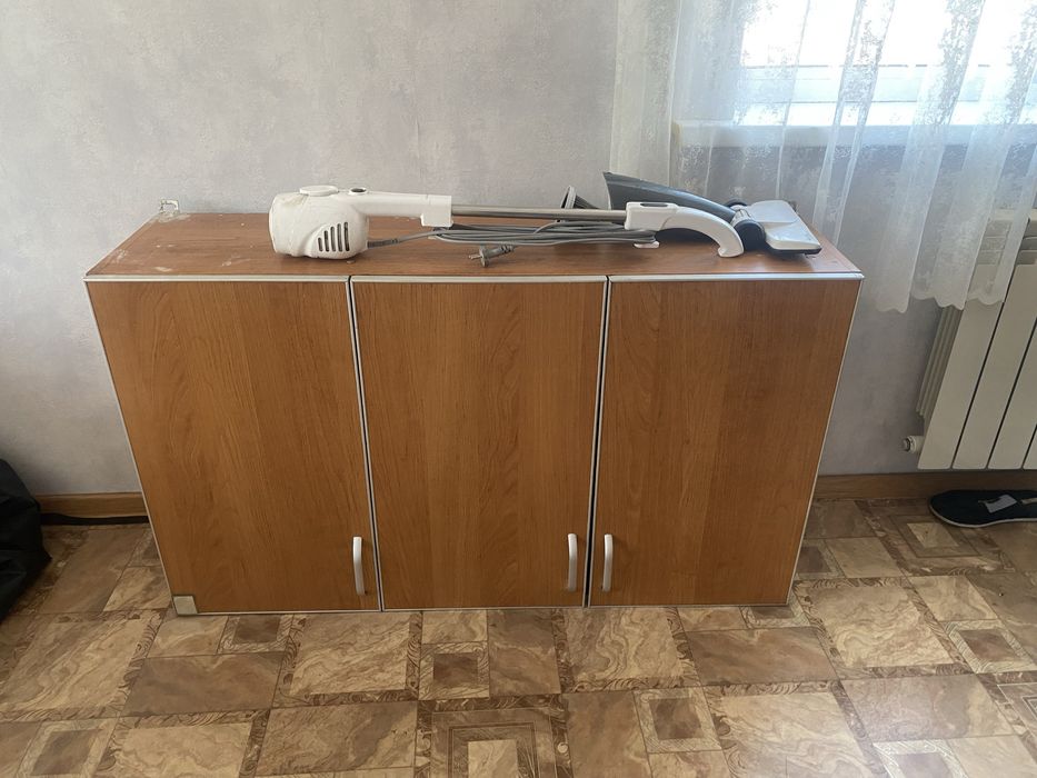 Стол, шкаф отдам