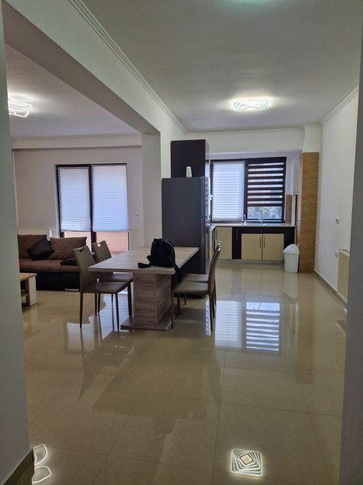 Apartament 3 camere de vanzare
